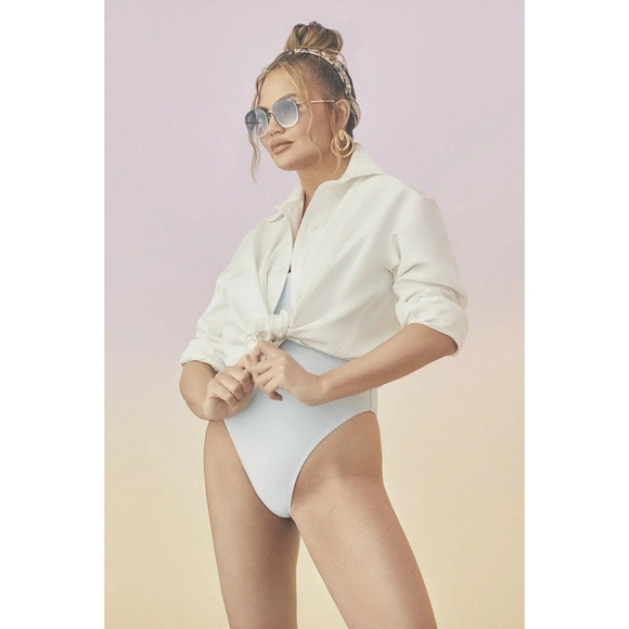 QUAY // ltd ed chrissy teigen collaboration round chain detail blue fade lens main image 6
